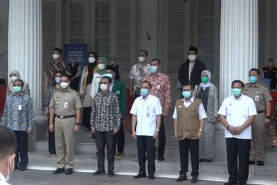 Anies Buka Vaksinasi Perdana untuk 21 Pejabat Publik dan Tokoh Agama di DKI