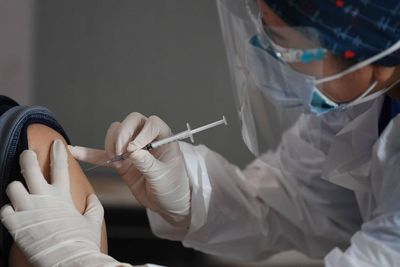 Orang yang Disuntik Vaksin Covid-19 Dilarang Donor Darah