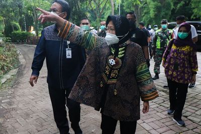 Mensos Risma Ingin 6 Ribu Nasi Bungkus Disiapkan untuk Korban Gempa Sulbar
