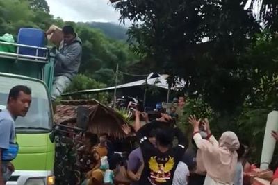 Viral Truk Pembawa Bantuan Logistik Diduga di Mamuju Dijarah Warga di Tengah Jalan