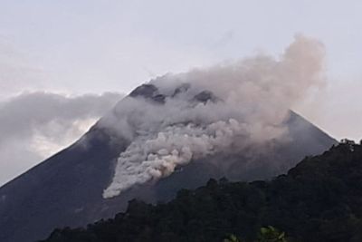 Senin Pagi, Gunung Merapi Kembali Luncurkan Awan Panas