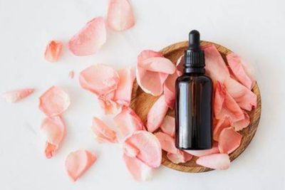 Rekomendasi 3 Serum Terbaik yang Ampuh Hilangkan Bintik Hitam di Wajah