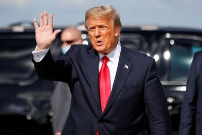 FOTO: Detik-detik Donald Trump Tinggalkan Gedung Putih Jelang Joe Biden Dilantik