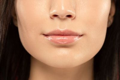 13 Cara Memerahkan Bibir Hitam Secara Alami, Hasilnya Permanen!