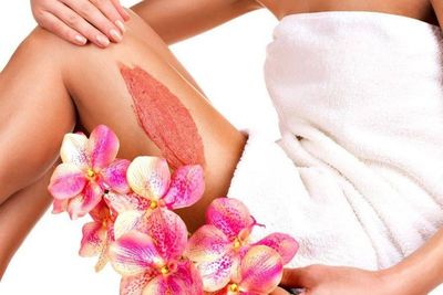 3 Rekomendasi Body Scrub untuk Menghilangkan Bekas Luka yang Harganya Cukup Murah!