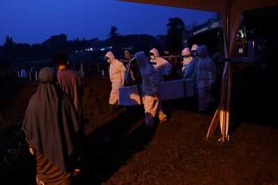 Baru Dibuka 11 Hari, Pemakaman Covid-19 di TPU Srengseng Sawah Hampir Penuh