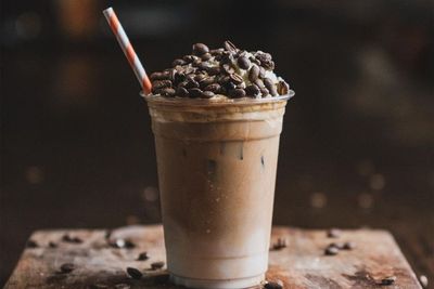 Ketahui Efek Samping Jika Kamu Terlalu Banyak Minum Es Kopi pada Kesehatan