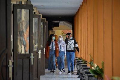 Kemendikbud akan Beri Sanksi Tegas untuk Sekolah yang Paksa Siswi Nonmuslim Berjilbab