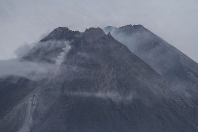 Gunung Merapi 22 Kali Luncurkan Lava Pijar, Aktivitasnya Tinggi