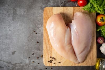 Tips Menyimpan Daging Ayam Agar Tahan Lama di Freezer dan Cara Mencairkannya