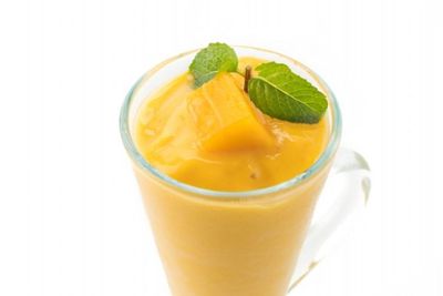 Temani Minggu Siang dengan Smoothie Mangga yang Segar, Ini Resepnya!