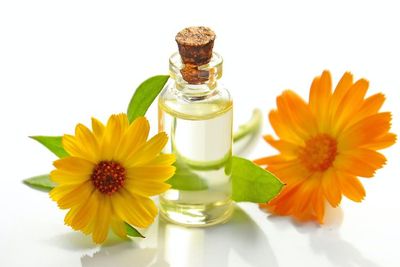 5 Essential Oil Ini Bisa Jadi Pengganti Parfum, Apa Saja Ya?