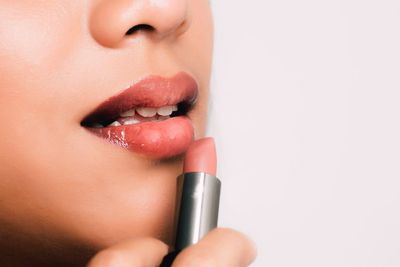 Ladies, Kepribadianmu Bisa Dilihat dari Warna Lipstick Favorit Lho!
