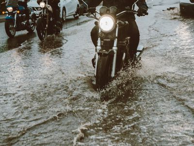 5 Cara Aman Motor Matic Terobos Banjir supaya Gak Mogok, Wajib Perhatikan Tips Berikut