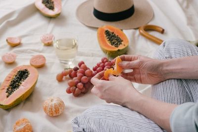 Ini Dia Fakta & Mitos Seputar Waktu yang Tepat Makan Buah yang #KAMUHARUSTAU
