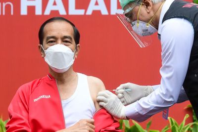 Jalani Suntik Vaksin Dosis Kedua, Jokowi Mengaku Masih Tidak Merasakan Sakit