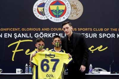 Alasan Ozil Pakai Nomor 67 di Fenerbahce, Berkaitan dengan Sejarah Keluarganya di Turki