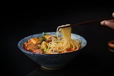 Jangan Dibuang, Ternyata Air Rebusan Mie Instan Memiliki 4 Manfaat Berikut Ini!
