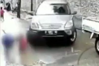 Memilukan, Video Bocah Dilindas Mobil saat Bermain dengan Temannya
