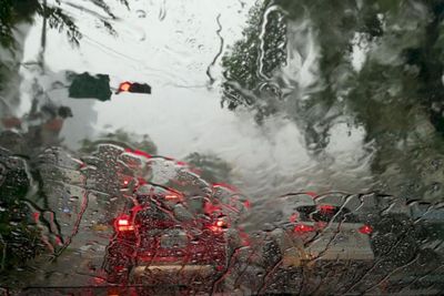 Prakiraan Cuaca Jakarta Hari Ini: Waspada Hujan Disertai Petir dan Angin Kencang