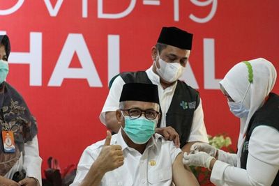 Jalani Vaksinasi Covid-19, Gubernur Aceh: Tak Ada Efek Samping Apapun