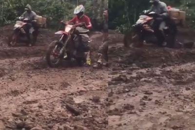 Malu Banget! Motor Trail Ini Disalip oleh Motor Bebek di Jalur yang Berlumpur