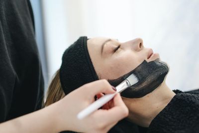 Selain Skincare, Kebiasaan Ini Juga Bantu Merawat Kulit Secara Menyeluruh