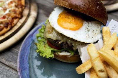 Cegah Hipertensi dan Diabetes, Lakukan Hal Ini Setelah Kamu Makan Makanan Berkolesterol