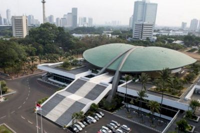 PPKM Tak Efektif, Pimpinan DPR Minta Pemerintah Kaji Libur Panjang Imlek dan Idul Fitri