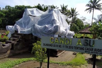 Antisipasi Hujan Abu, Candi-candi Dekat Gunung Merapi Ditutup Plastik
