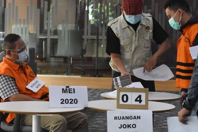 Rekonstruksi Kasus Bansos Covid-19, Tersangka Foya-foya Rp50 Juta untuk Karaoke