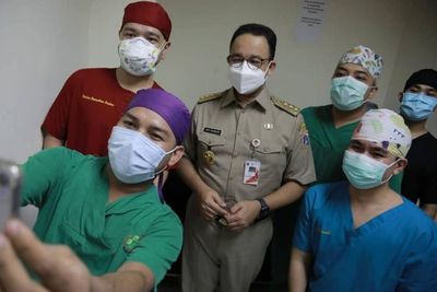Bertemu Nakes di RS COVID-19, Anies Baswedan: Mereka Adalah Benteng Pertahanan Terakhir