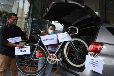 Update Kasus Bansos Covid-19, Perantara Kader PDIP Terima Rp1,5 M & Dua Sepeda Brompton