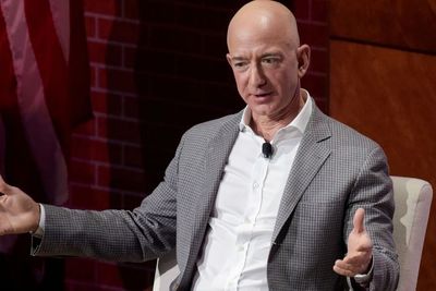 Jeff Bezos Mengundurkan Diri Sebagai Kepala Eksekutif Amazon