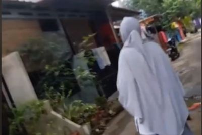 Viral Emak-emak Cekcok Mulut Lihat Tetangganya Pasang Wifi, Netizen: Cuma Wifi Aja Iri!