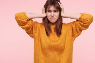 Telinga Berdengung? Begini Cara Mengatasinya!