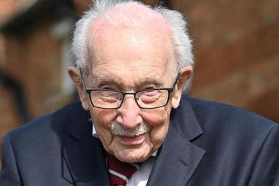 Kapten Tom Moore, Veteran yang Kumpulkan Dana Rp462 Miliar untuk Lawan Corona Meninggal