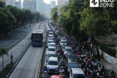 Selama PPKM, Dishub DKI Catat Kenaikan Volume Kendaraan dan Penumpang Angkutan Umum