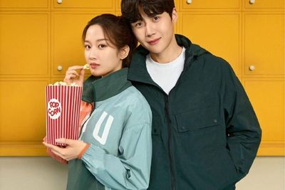 Moon Ga Young dan Kim Seon Ho Jadi Model Iklan Bareng, Netizen: Serasi!