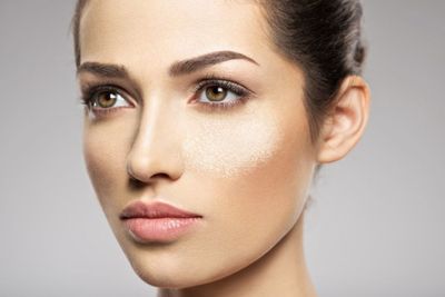 Kulit Kering? Yuk Atasi dengan 4 Bahan Skincare Ini