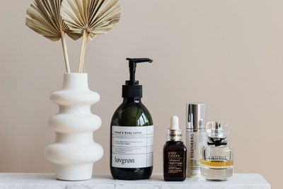 30 Ide Nama Grup WhatsApp Skincare yang Aesthetic dan Unik