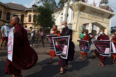 Rombongan Biksu Ikutan Aksi Demo Rakyat Myanmar Tolak Kudeta Militer 