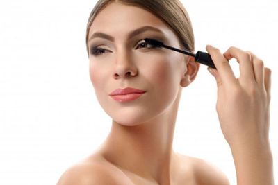 3 Produk Maskara Bening yang Bikin Maskara Hitam Kamu Makin On Point