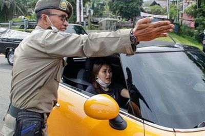 Petugas Satpol PP yang Tilang Ayu Ting-Ting Dalam Razia Ganjil Genap Dihukum