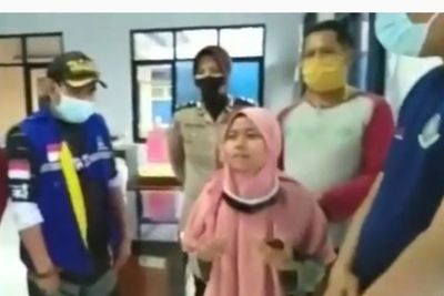 Minta Tolong Lewat Live Facebook, Wanita Korban Banjir Ini Berhasil Dievakuasi Tim SAR