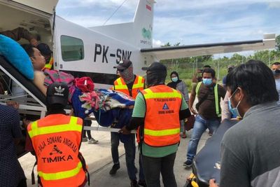 Warga Papua yang Ditembak KKB di Intan Jaya Dibawa ke Timika