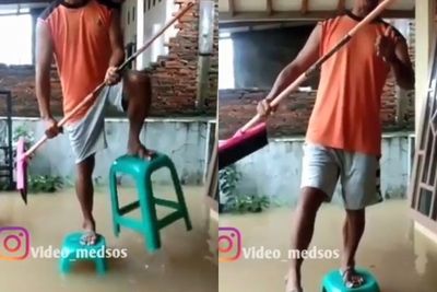 Unik, Pria Ini Sulap Kursi Plastik Jadi Sandal Anti Banjir, Netizen Salut