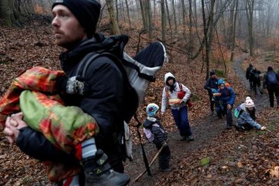 Putus Asa Akibat Pandemi, Ribuan Orang Hungaria Pergi ke Jalur Pendakian Cari Ketenangan