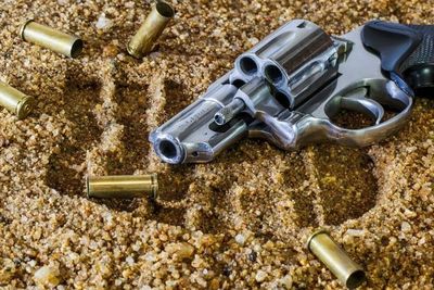 Polisi Tembak Kepala Buronan Kasus Judi Hingga Tewas Berujung Sanksi Pidana