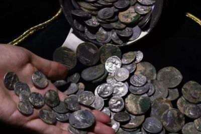 Para Arkeolog Turki Berhasil Temukan Sekitar 600 Keping Koin Perak Romawi Kuno